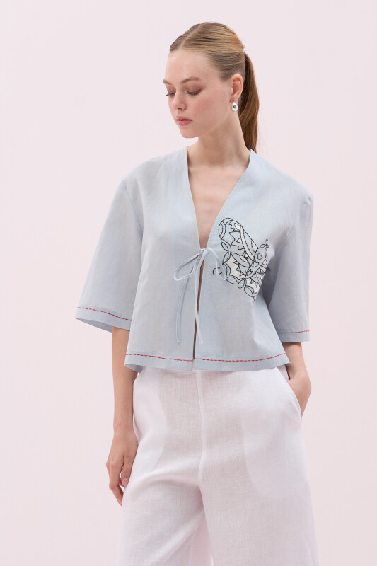 V Yaka Bağlama Detaylı Keten Gömlek Buz Mavisi - 1