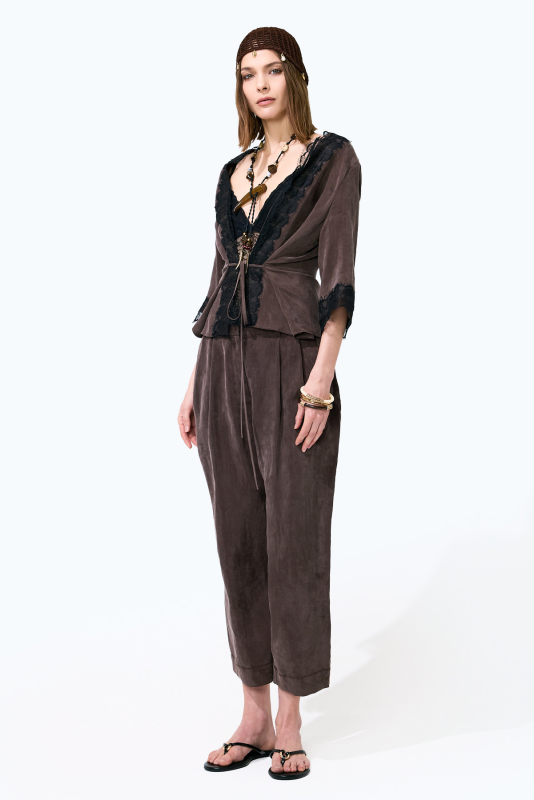 V Yaka Dantel Detaylı Turvakar Kollu Bluz Kahve - 3