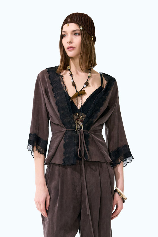 V Yaka Dantel Detaylı Turvakar Kollu Bluz Kahve - Roman