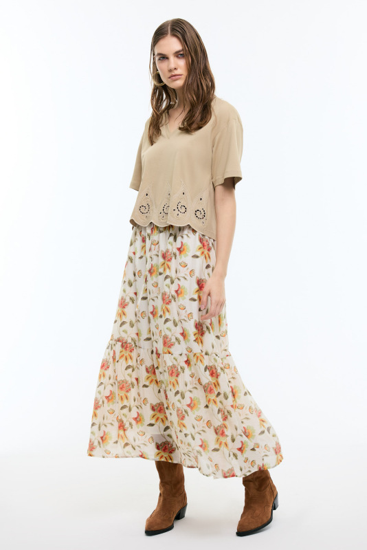 V Yaka Embrode Nakışlı T-shirt Kahve - 3