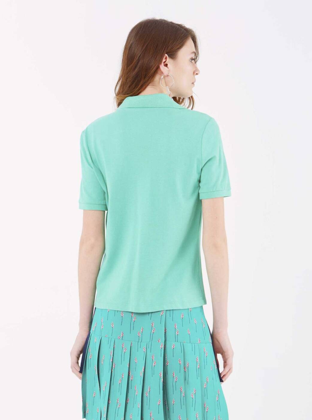 V Yakalı Çiçek Desenli Basic Kadın T-Shirt Yeşil - 2