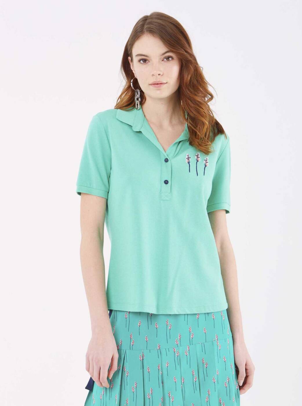 V Yakalı Çiçek Desenli Basic Kadın T-Shirt Yeşil - 1