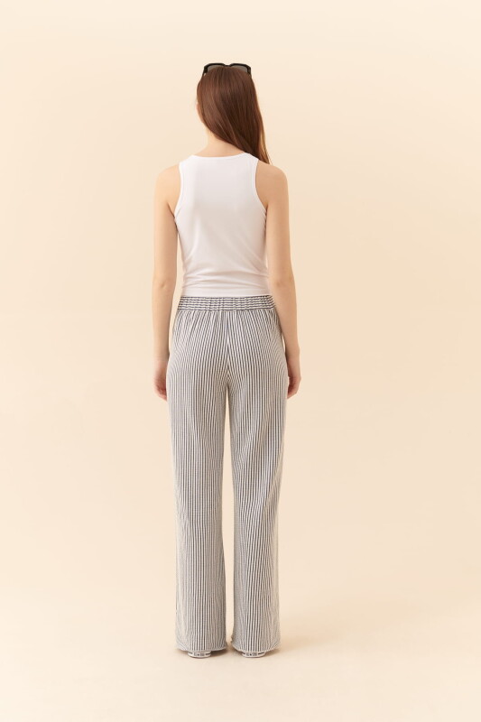 Atlet Beyaz - Roman (1)