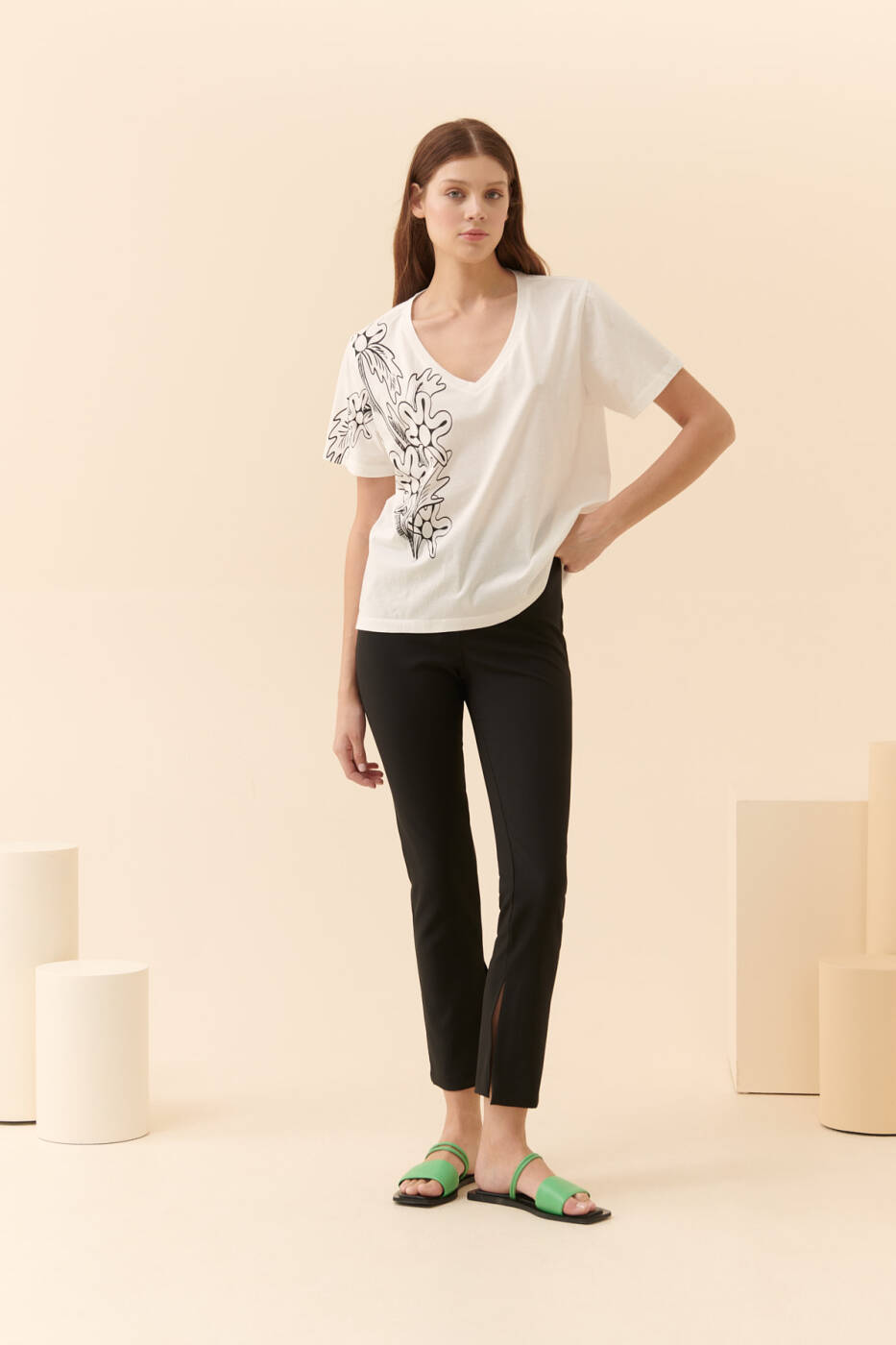 V Yaka Baskılı T-Shirt Beyaz - 1
