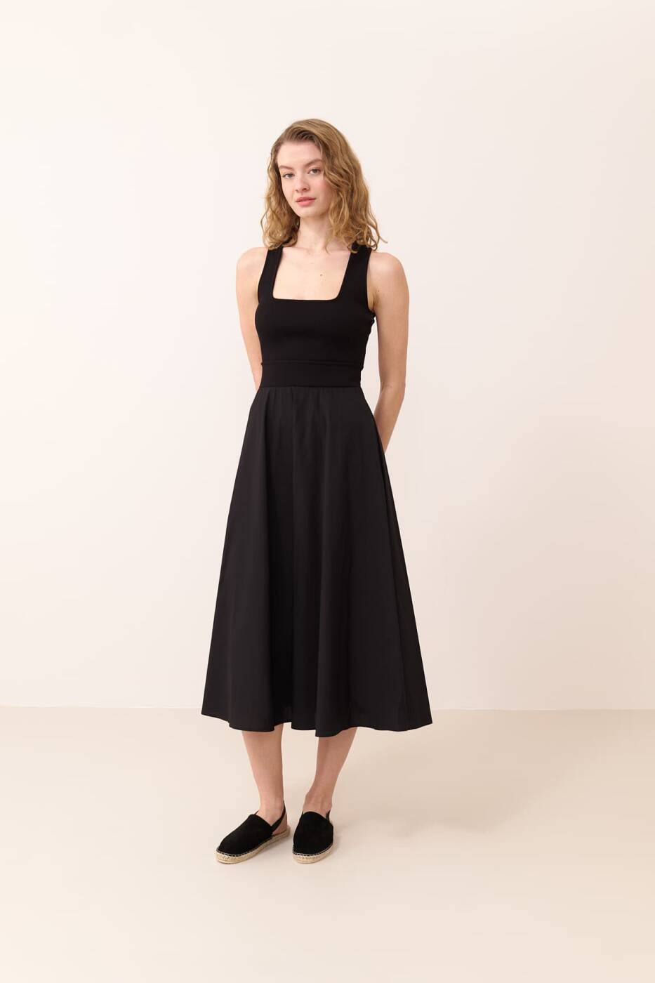 Çapraz Sırt Detaylı Poplin Elbise Siyah - 4