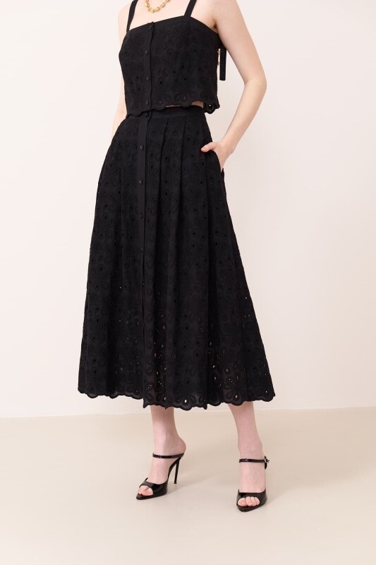 Önden Düğmeli Cepli Midi Boy Brode Etek Siyah - 3