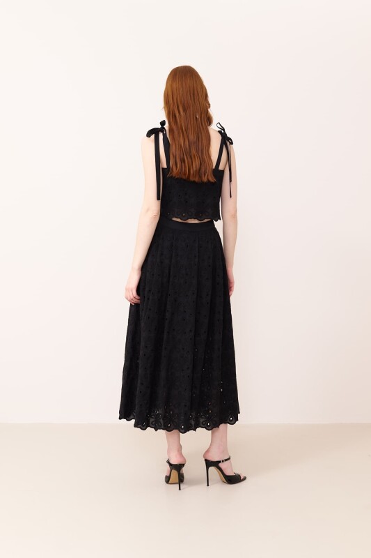 Önden Düğmeli Cepli Midi Boy Brode Etek Siyah - 2