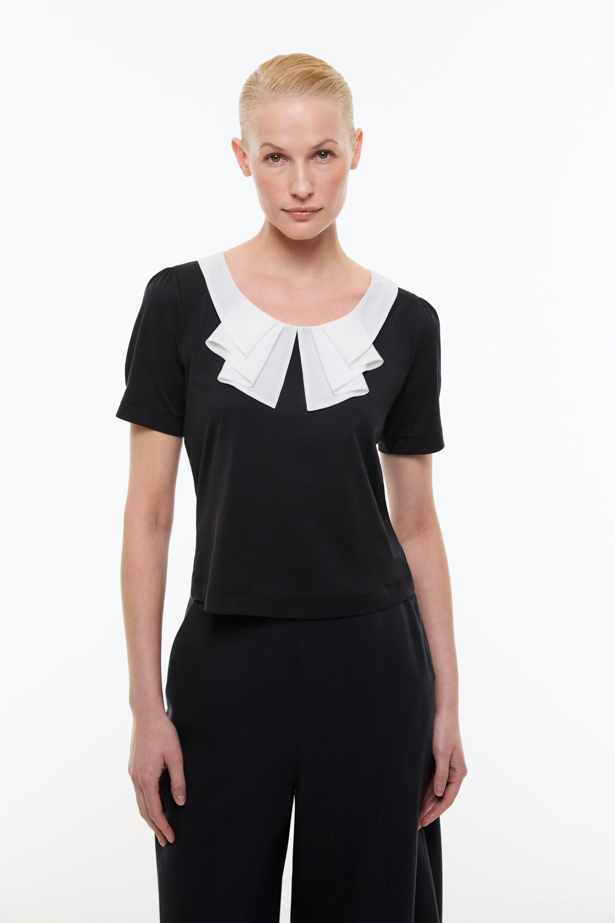Yaka Detaylı T-shirt Siyah
