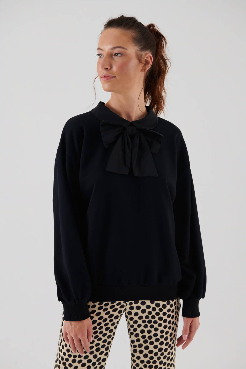 Yakası Fiyonklu Sweatshirt Siyah - 1
