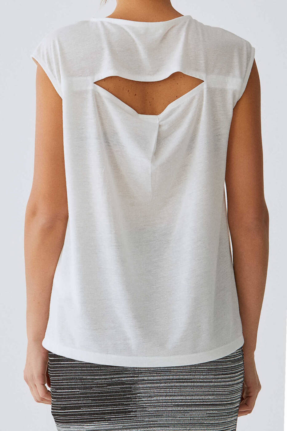 Yakası Geniş Ve Detaylı T-shirt Ekru - 2