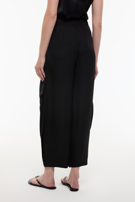 Yanları Pili Detaylı Şalvar Görünümlü Pantolon Siyah - 2