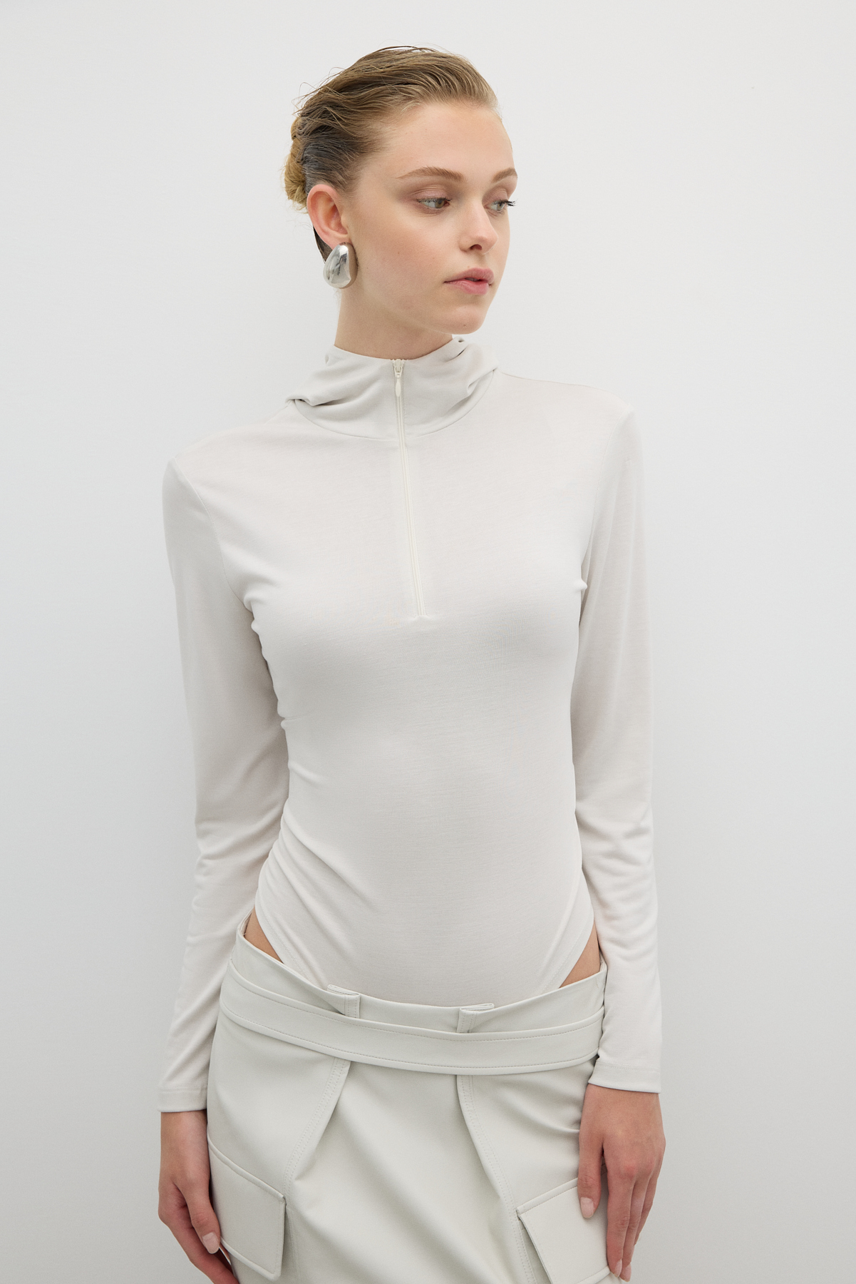 Yarım Fermuarlı Kapüşonlu Bodysuit Taş