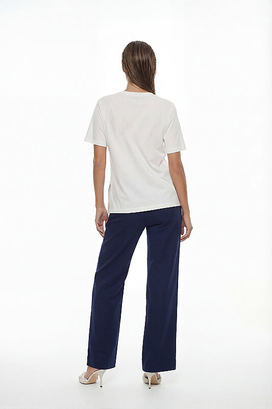 Yırtmaç Detaylı Baskılı T-shirt Ekru - Roman (1)