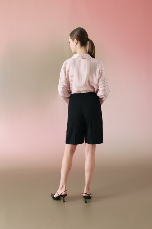 Zincir Aksesuarlı Pileli Bermuda Siyah - Roman (1)